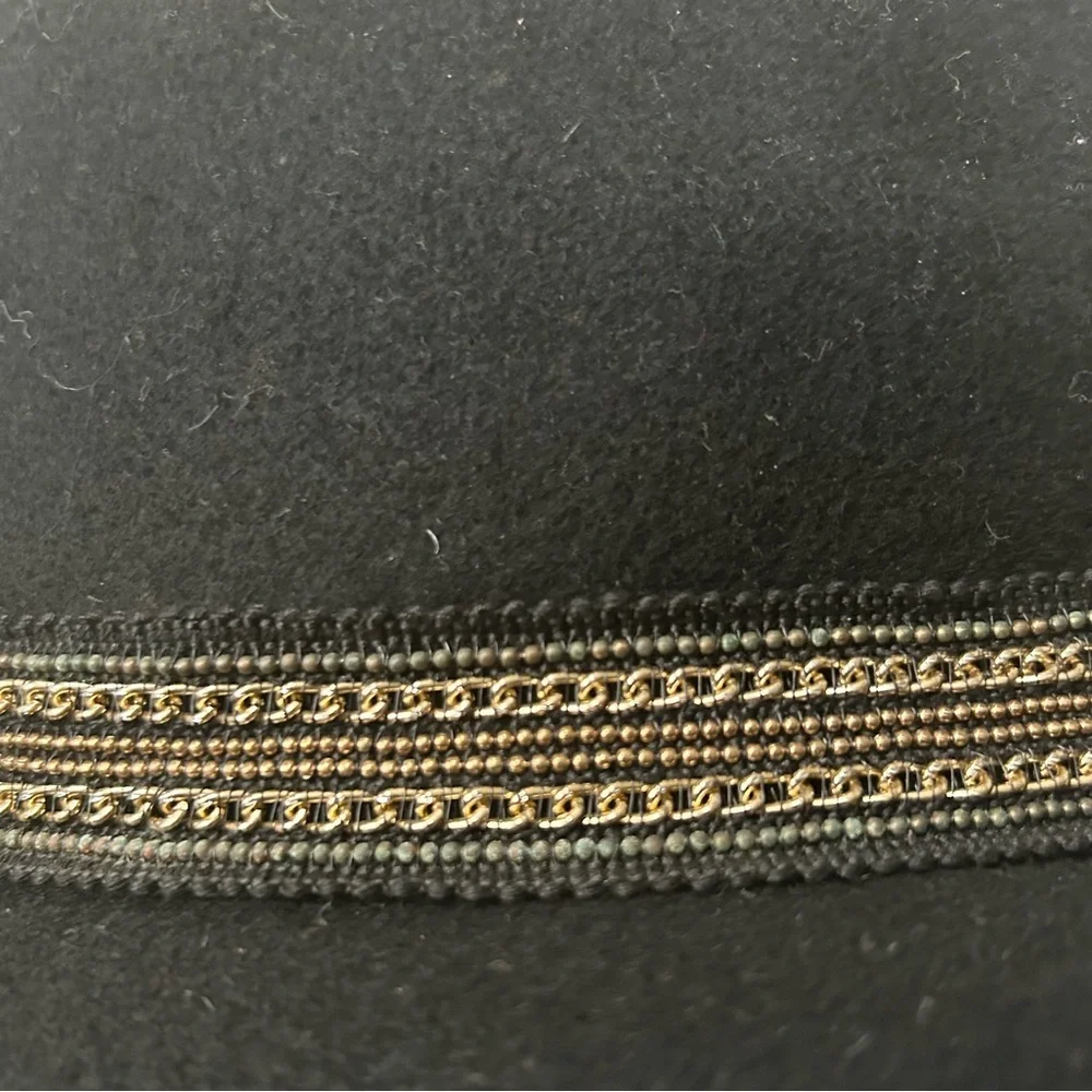Do Everything in Love 100% wool banded hat NWT - Picture 3 of 6